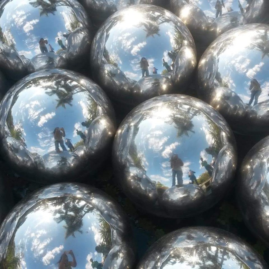 Yayoi Kussama - Narcissus garden, 2009. Inhotim