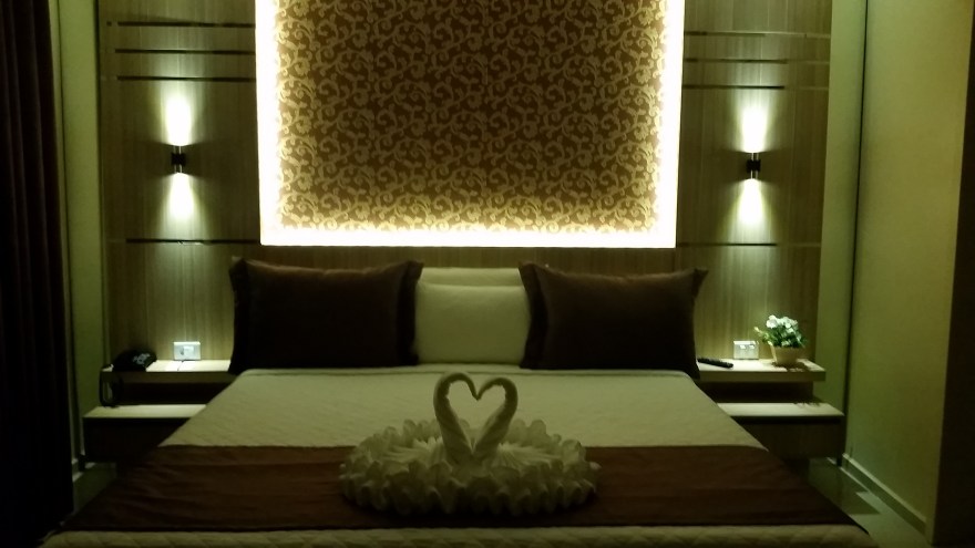 Detalhe para os cisnes de toalha!