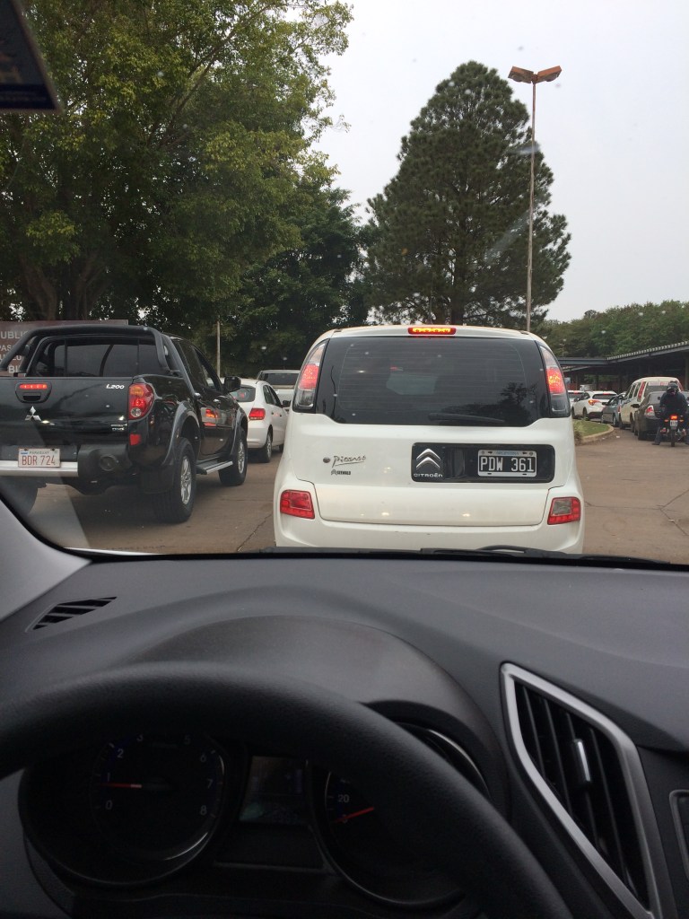 Fila na fronteira da Argentina